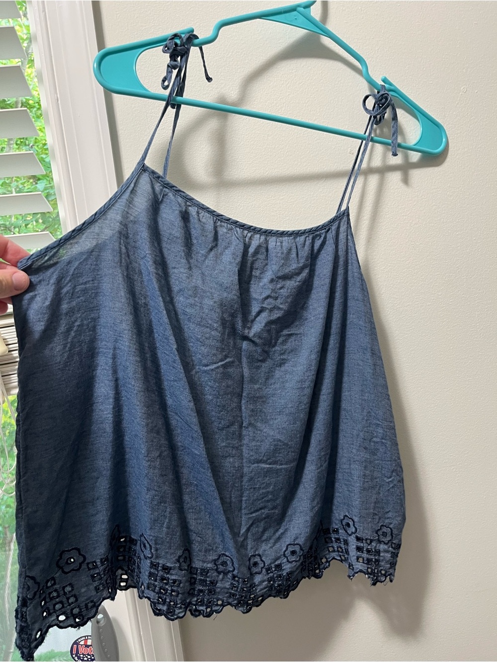 Gap Chambray Denim Spring Summer Tie Strap Cami Tank Top Scallop Edge Embroidery - Picture 2 of 6